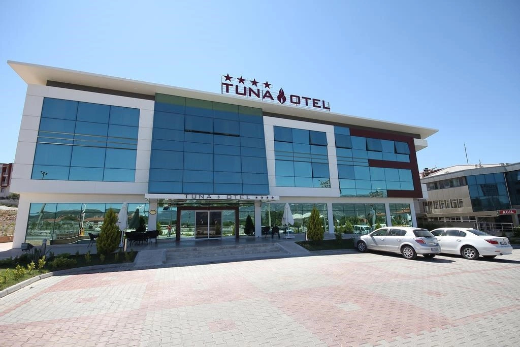 Tuna Hotel - фото 1