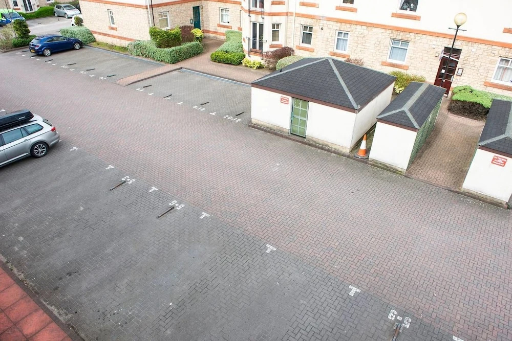 3bed/3bath Townhouse With Free Parking and Balcony
