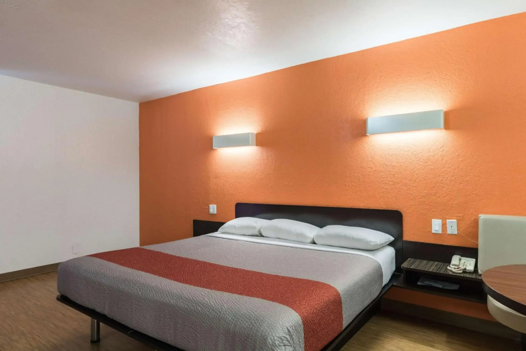 Motel 6 Uvalde, TX - фото 4