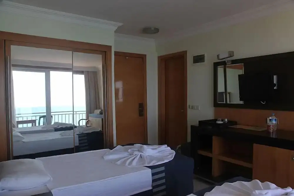 Standard Double room with balcony and with sea view (full double bed)