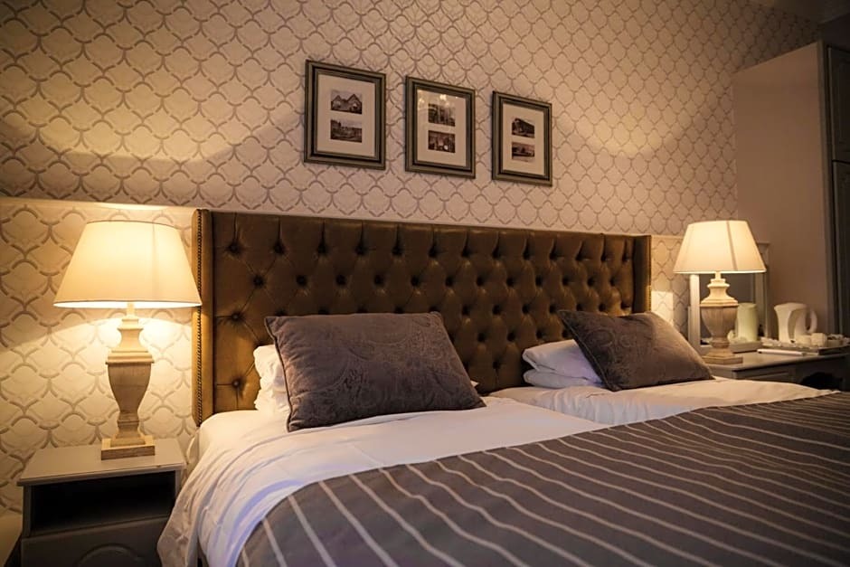 Dooly's Hotel by null