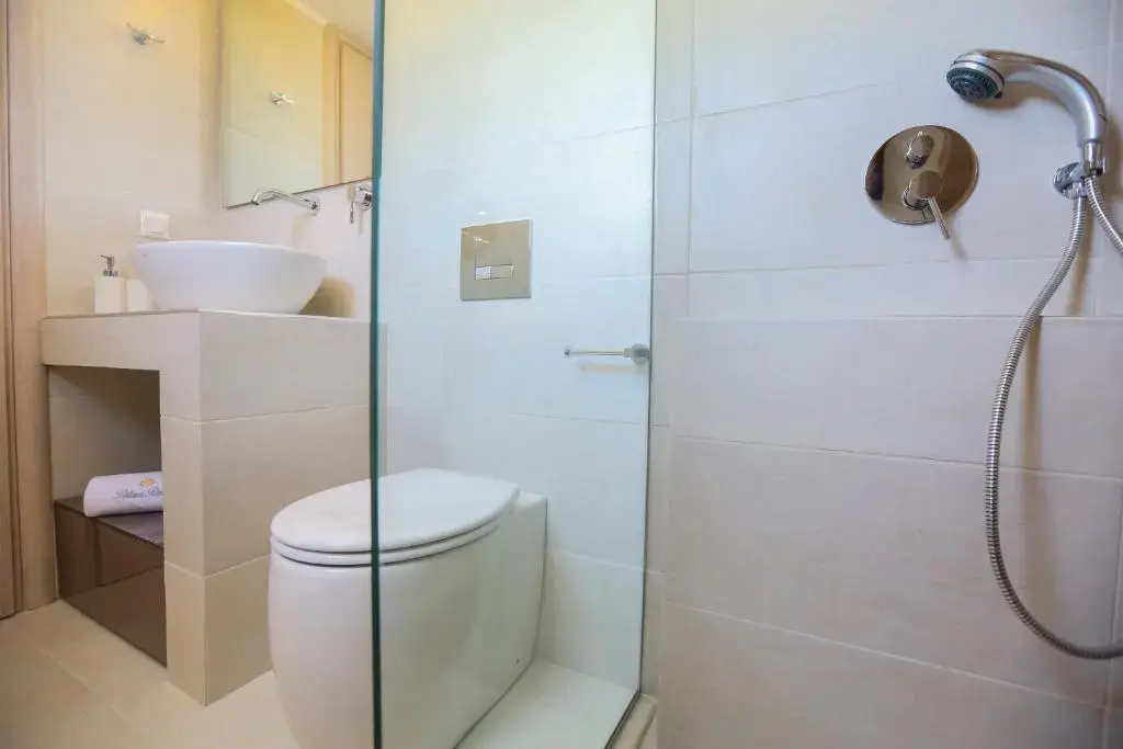 Deluxe Double Basement room with sea view (full double bed)