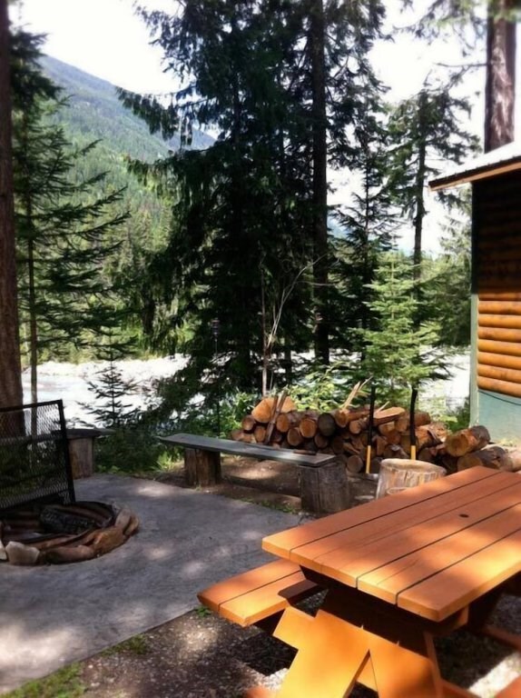Mount Robson Lodge by null