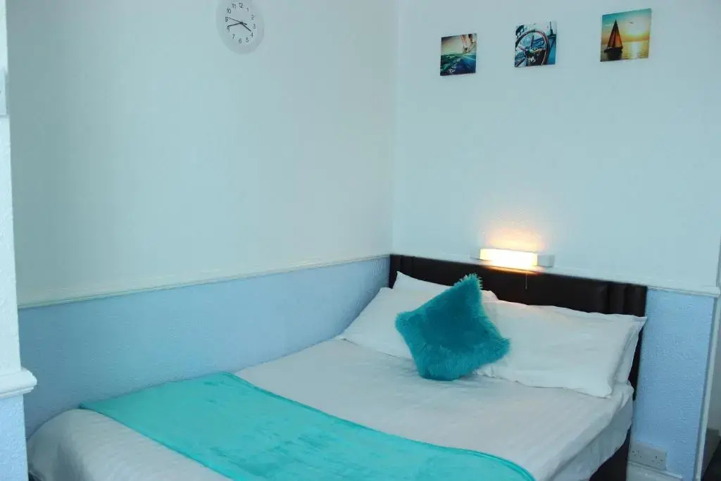 Standard Double room with street view (full double bed)