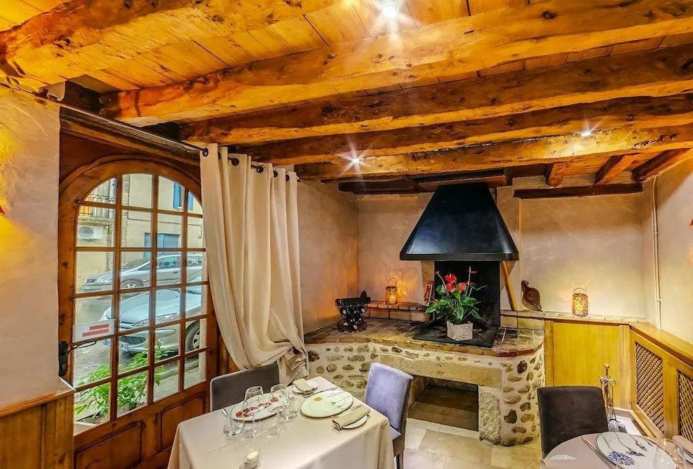 Hôtel Restaurant Les Remparts - Général