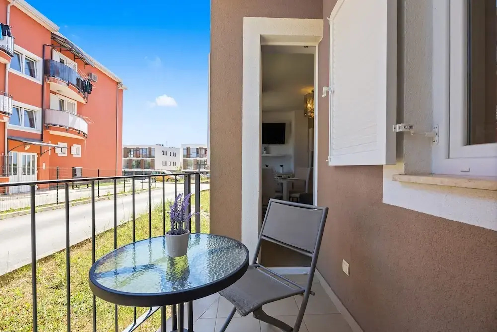Apartment White
