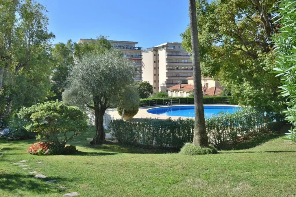 10 Minutes On Foot From The City Center! Sea View Secured Property