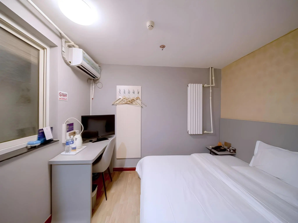 Отель 7Days Inn Hotel (Beijing West Railway Station South Square) в Пекине