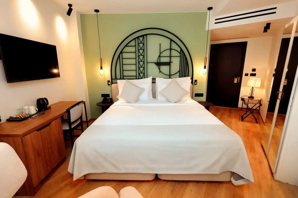 Standard Double room (full double bed)
