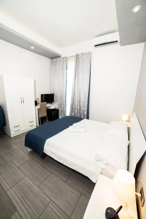Standard Double room with balcony (full double bed)