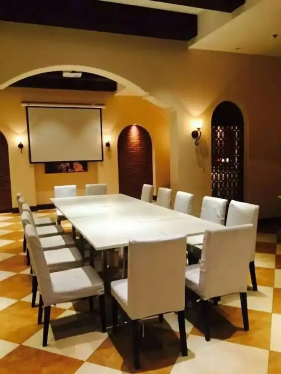 Food & Beverage