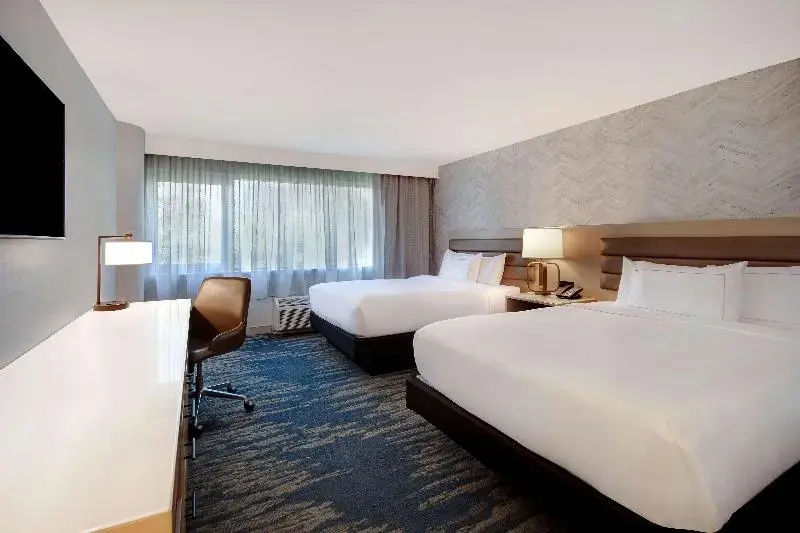 DoubleTree by Hilton LAX - El Segundo - Tap to explore photos