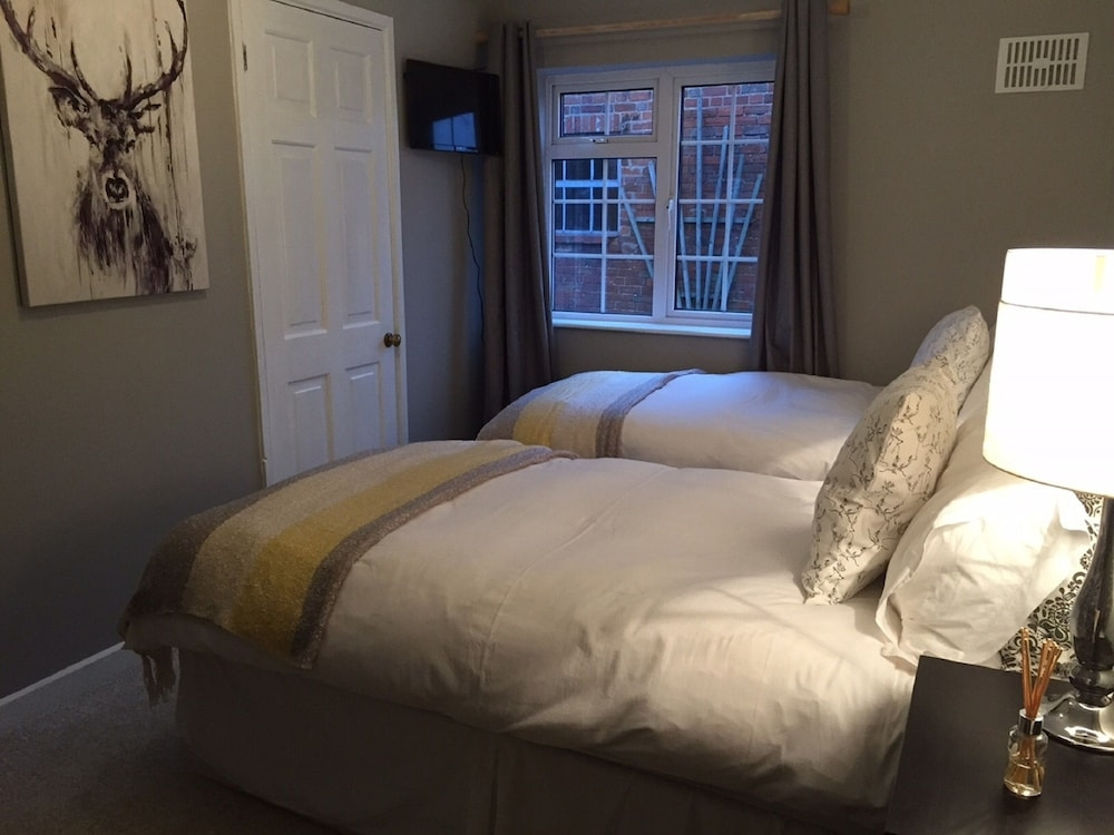 Illshaw Heath Farm Guest Lodge - фото 2