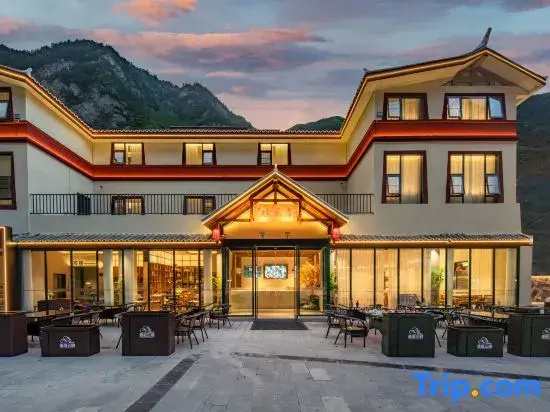 Haoting Yunqi Hotel (Jiuzhaigou Valley Scenic and Historic Interest Area Scenic Spot Store)