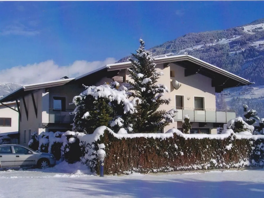 Cozy Apartment in Aschau im Zillertal Near Ski Lift