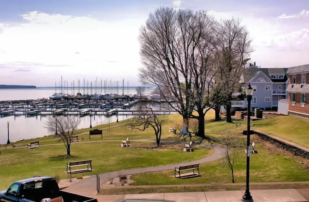 Pier Plaza Lodging