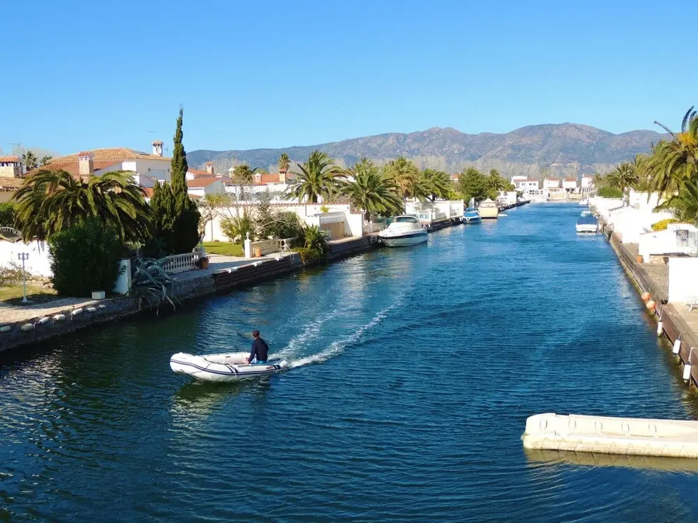 Fisherman's House Empuriabrava by Beach & Marina
