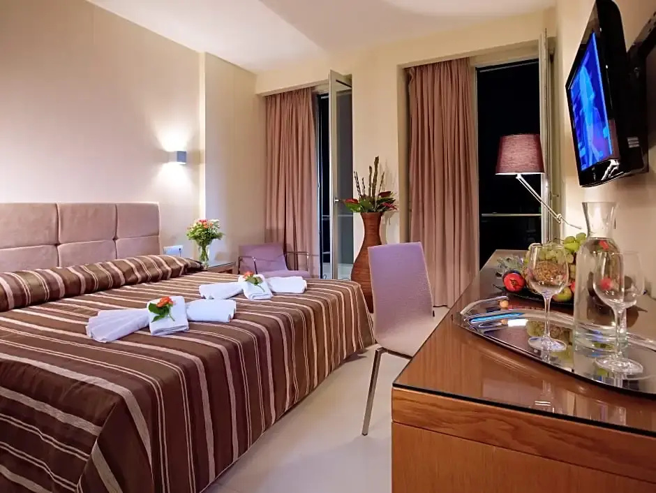 Standard Double room with land view (full double bed)