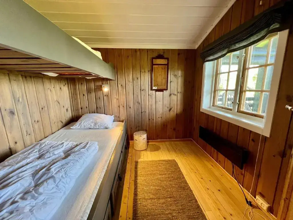 4 Bedrooms Cottage
