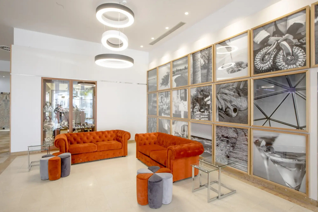 Lobby & Reception