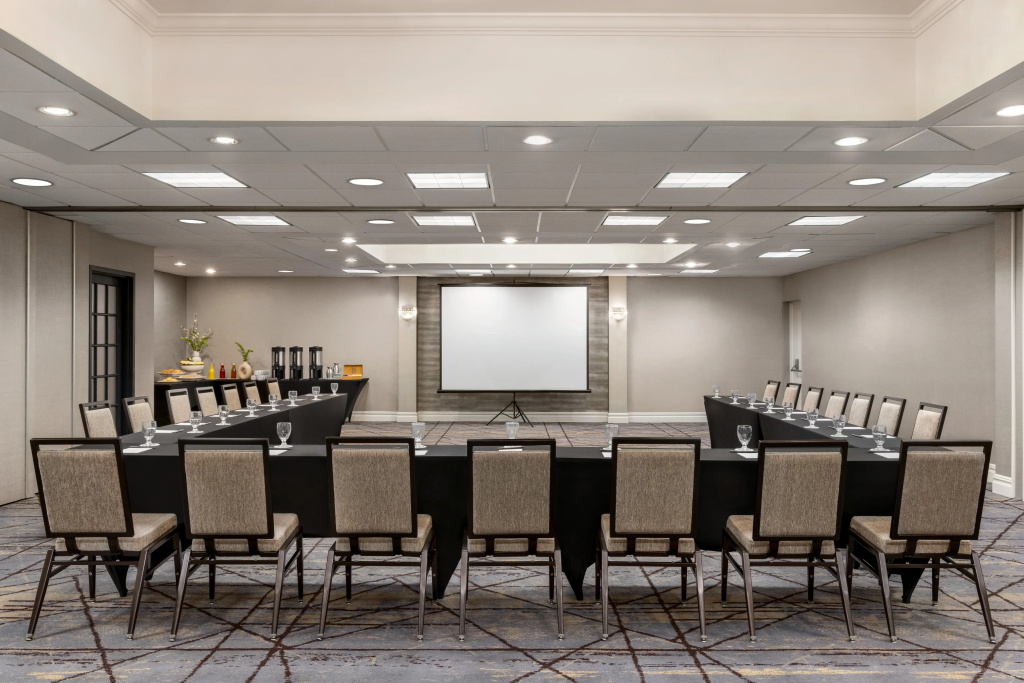 Crowne Plaza Edison by IHG - Général