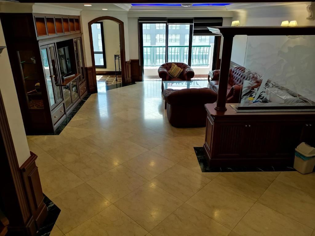 Marina Court Luxury Penthouse