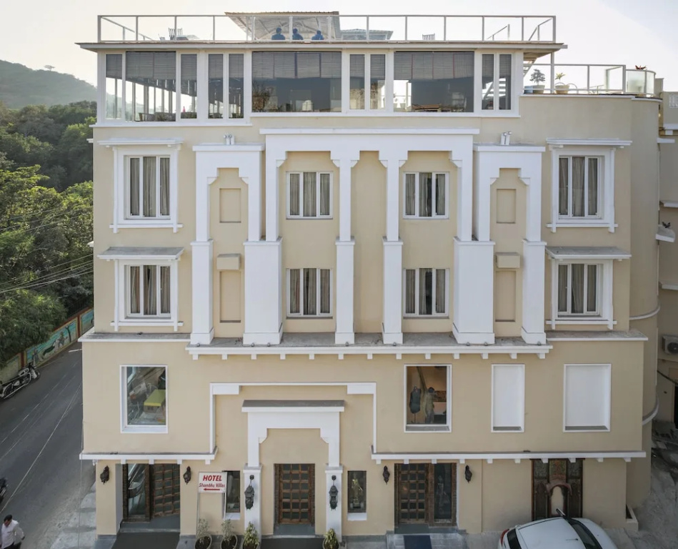 OYO 9366 Hotel Shambhu Villas