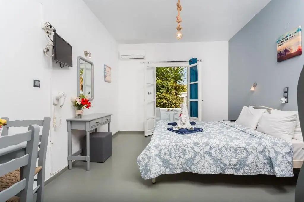 Standard Double room with garden view (full double bed)
