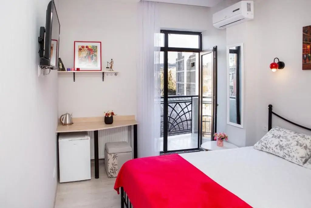 Deluxe Double room with balcony (full double bed)