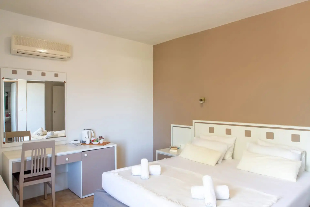 Standard Triple room with balcony and with sea view