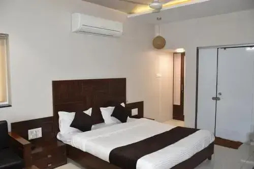 Hotel Om Palace And Party Plot — фото 5