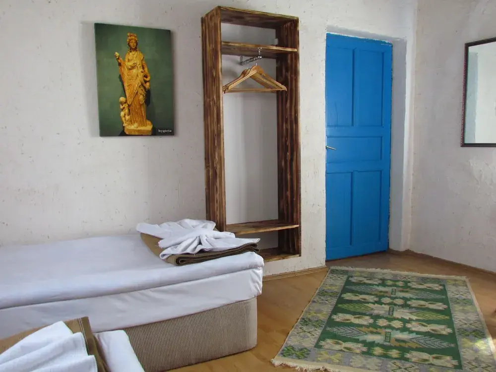 Economy room