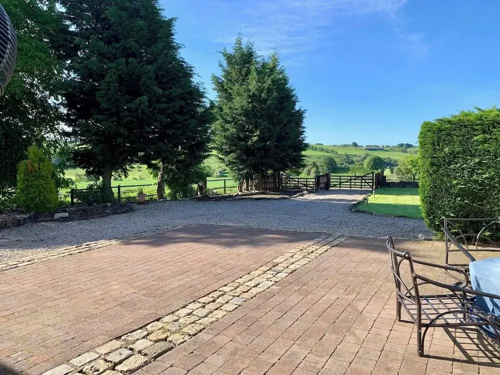 Central Scotland Country Side With Outdoor Bbq Hut