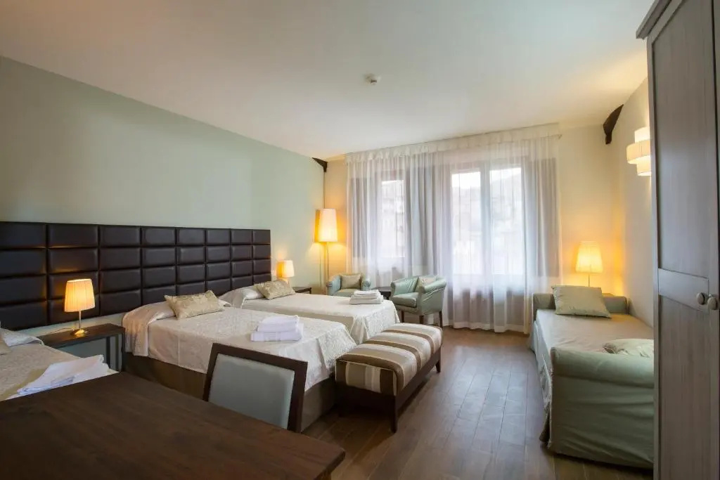 Superior Double room with city view (full double bed)