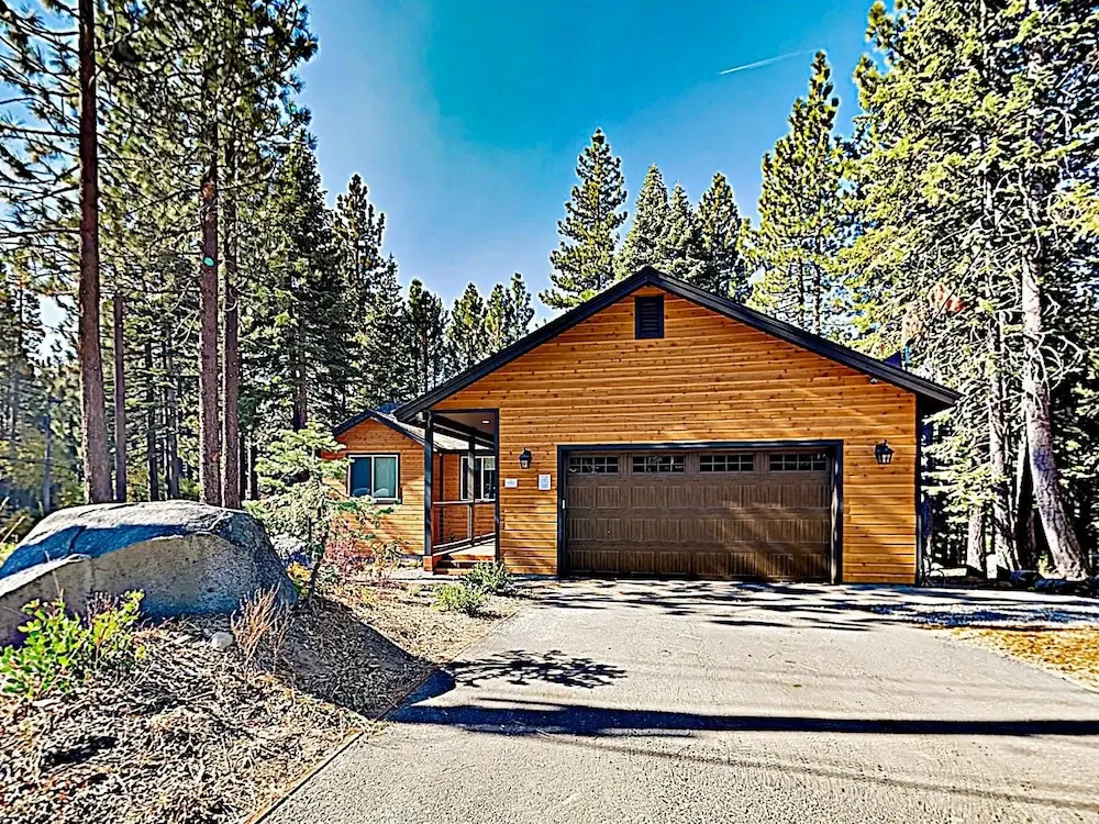 New Listing! Stylish All-season Oasis, Near Slopes 3 Bedroom Home