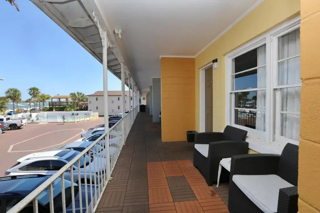Standard Triple room with sea view