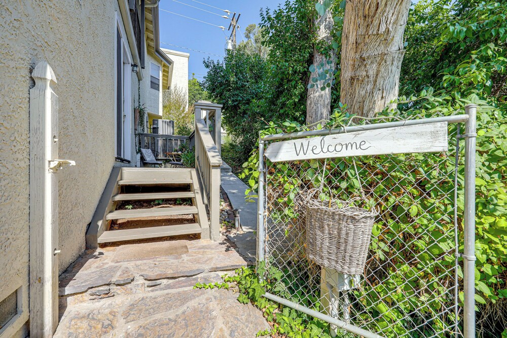 Chic Peaceful Retreat 16 Mi to Beaches & Wineries!