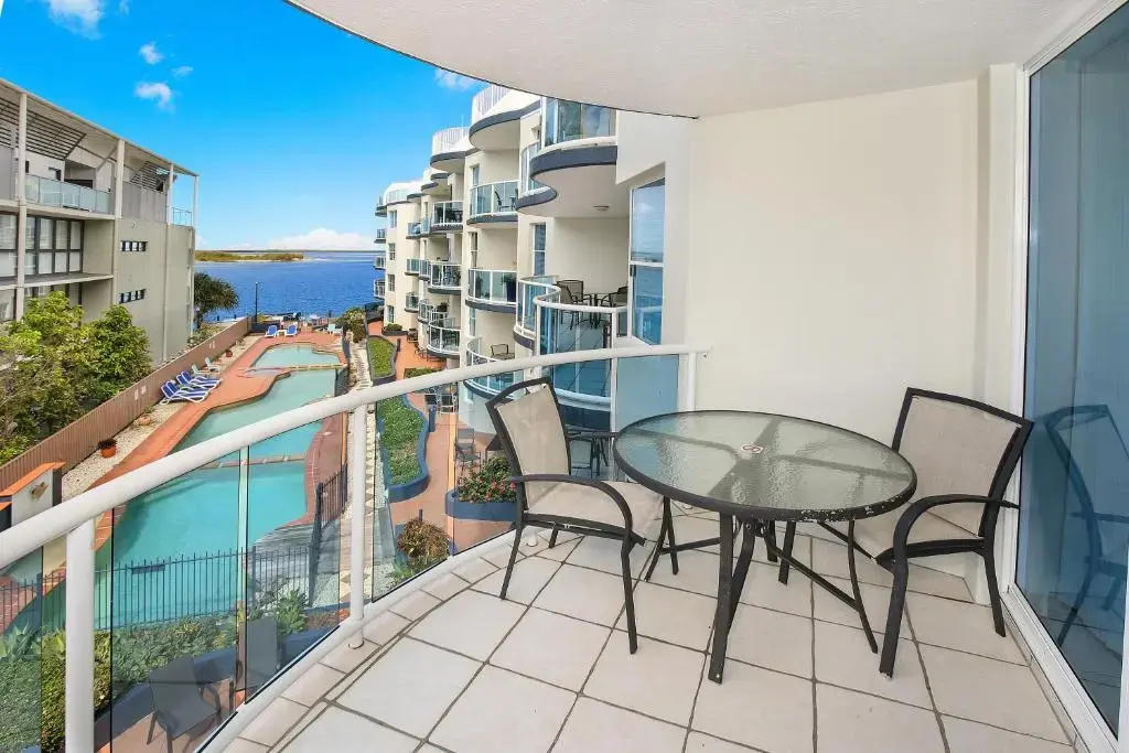 2 Bedrooms Standard Apartment with partial view