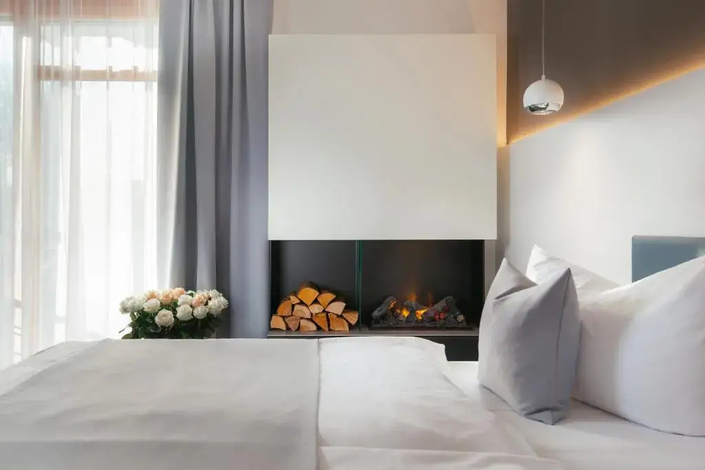Deluxe Double room (full double bed)