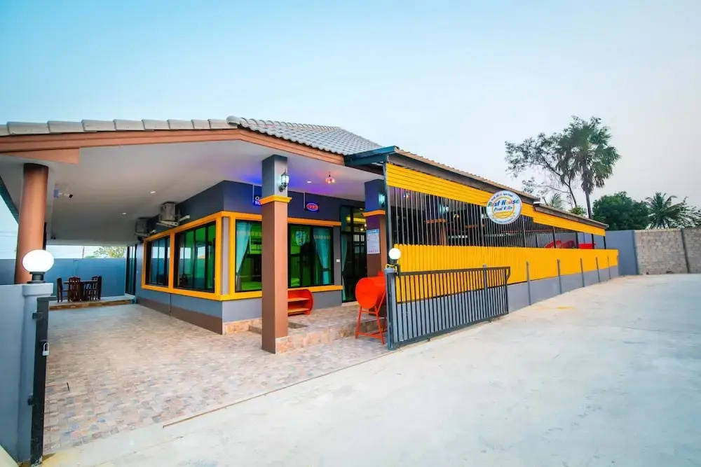Rest House Supercar Pool Villa