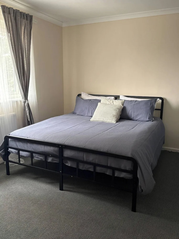3-bedroom Home With Conservatory Abbey Wood, London