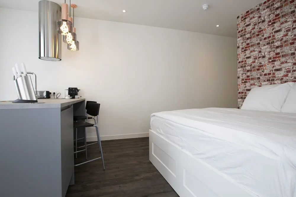 Deluxe Double Studio with city view (full double bed)
