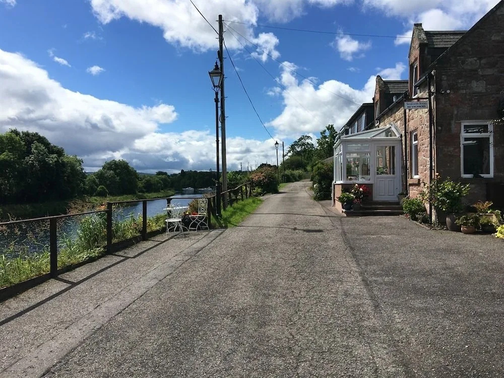 Cottage with canal view