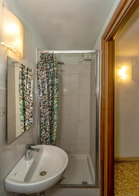 Standard Quadruple room with street view