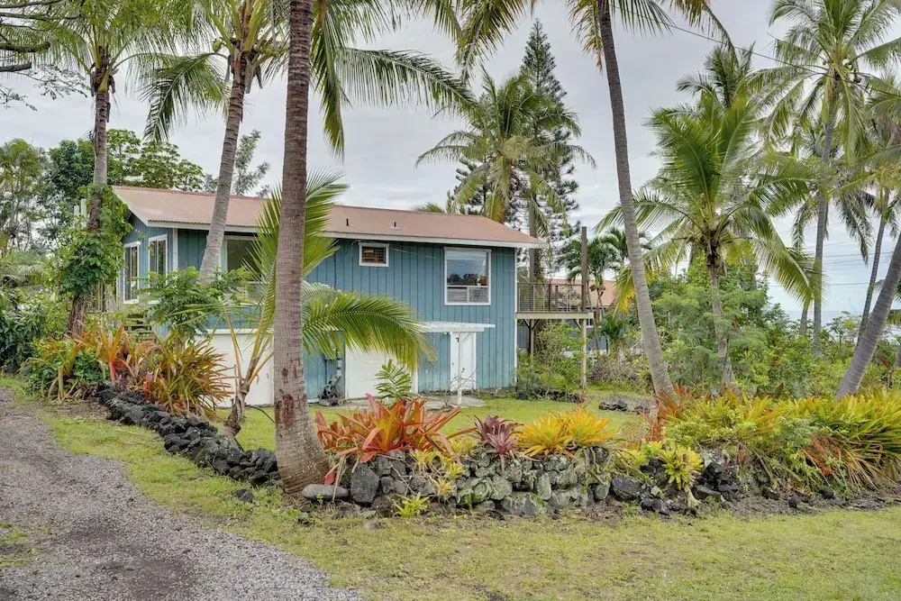 Breezy Kailua-kona Bungalow w/ Lanai & Ocean View!