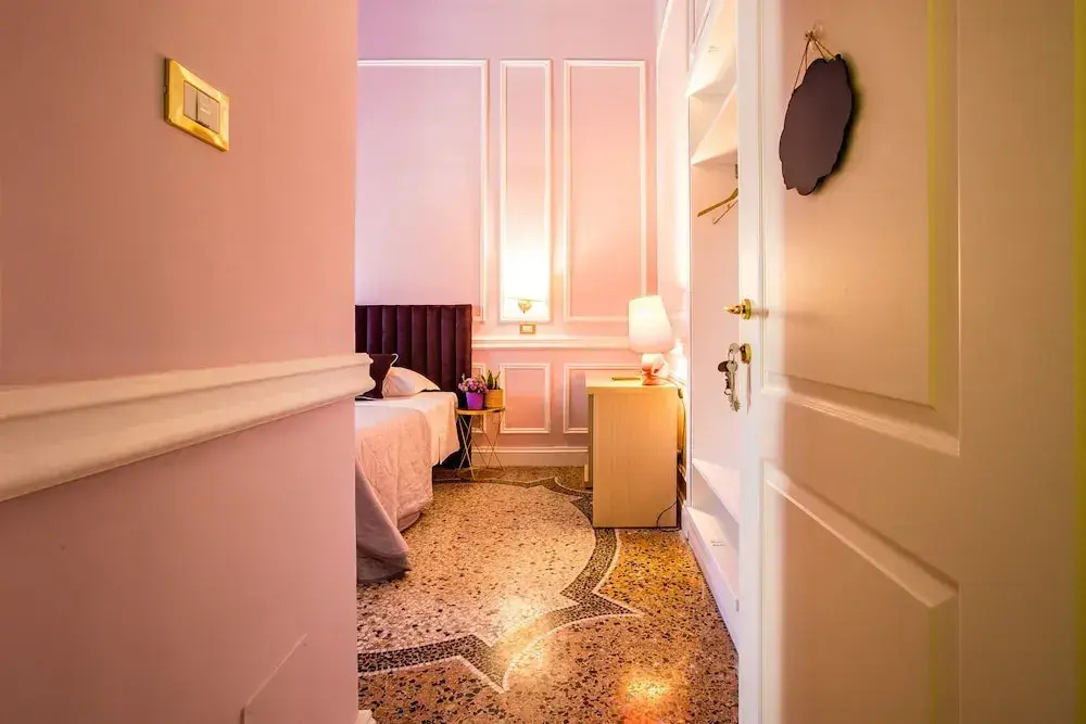 Double room (full double bed)