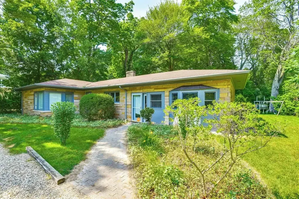 Charming Union Pier Home w/ Deck: Half-mi to Beach