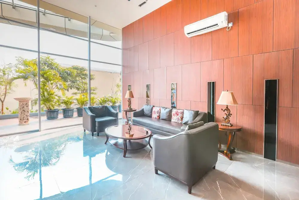 Super Oyo Collection O 16 Vittoria Residence