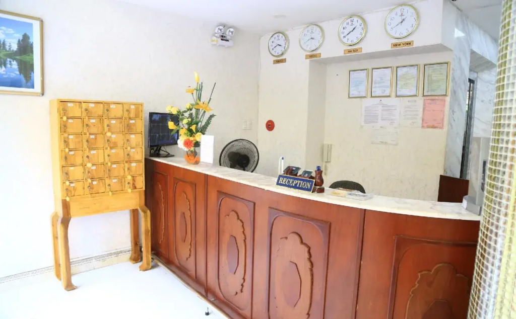 Golden Hotel - Général