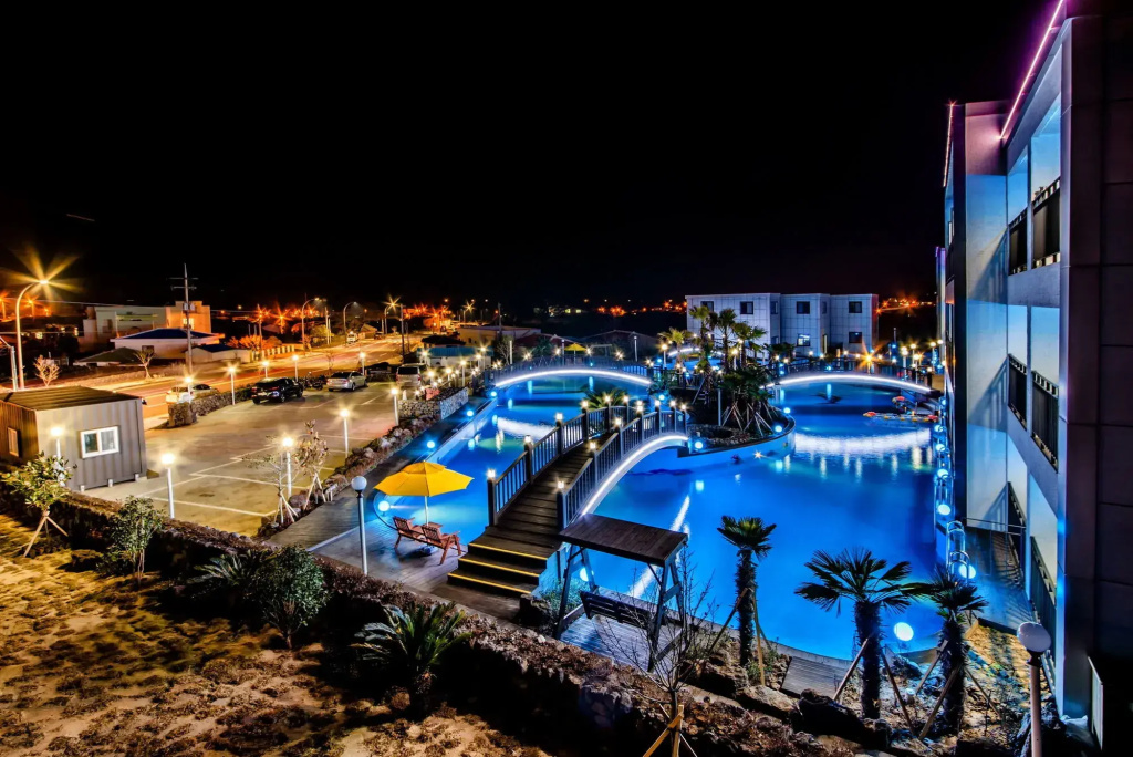 Beach & Waterfront
